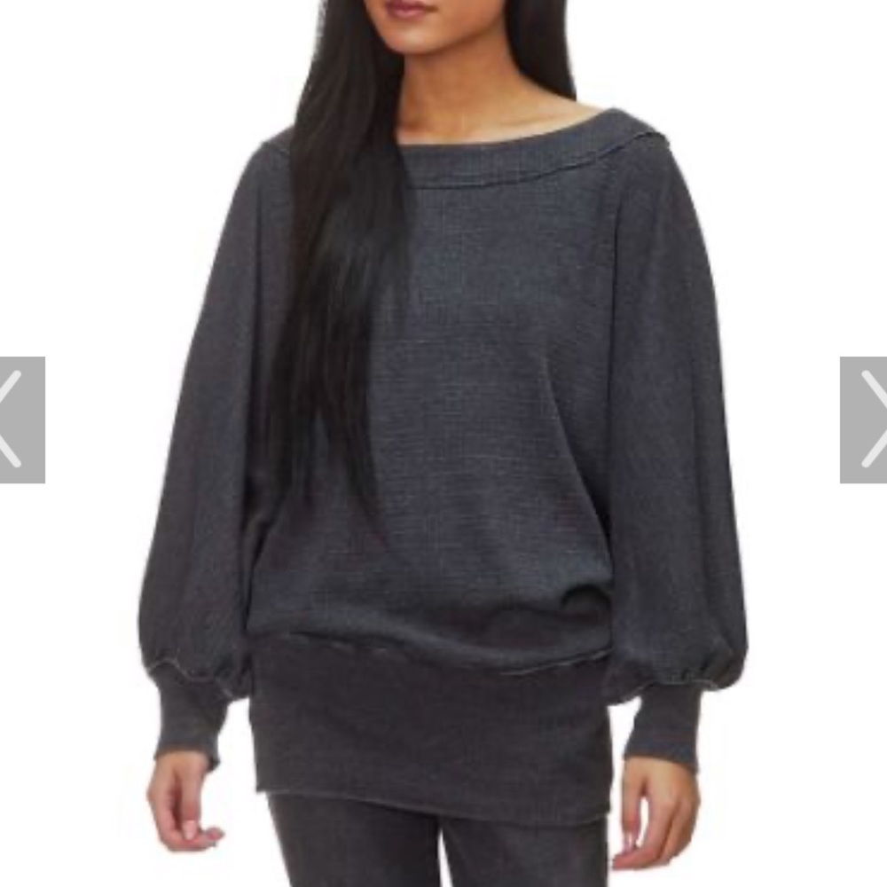 We the free top size S